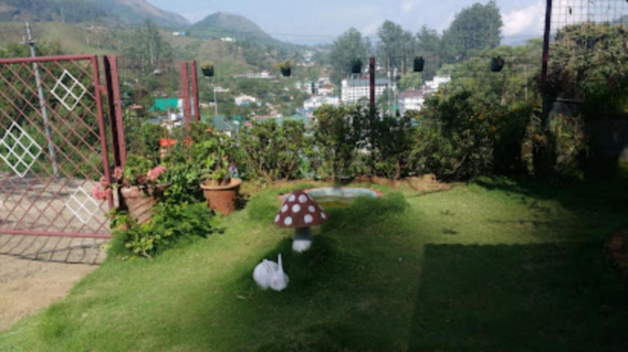 Hotel Rheinberg Town Haus à Munnar Extérieur photo