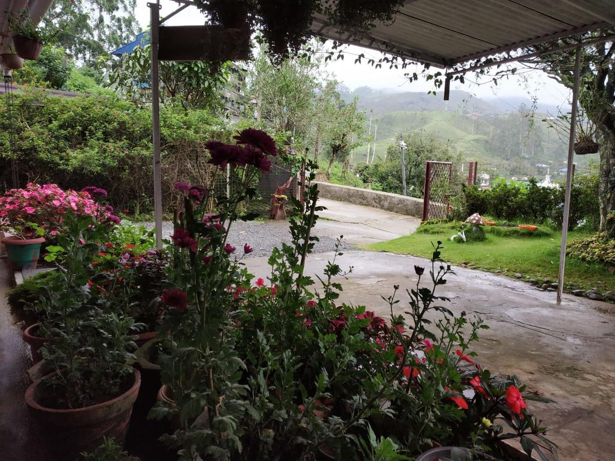 Hotel Rheinberg Town Haus à Munnar Extérieur photo